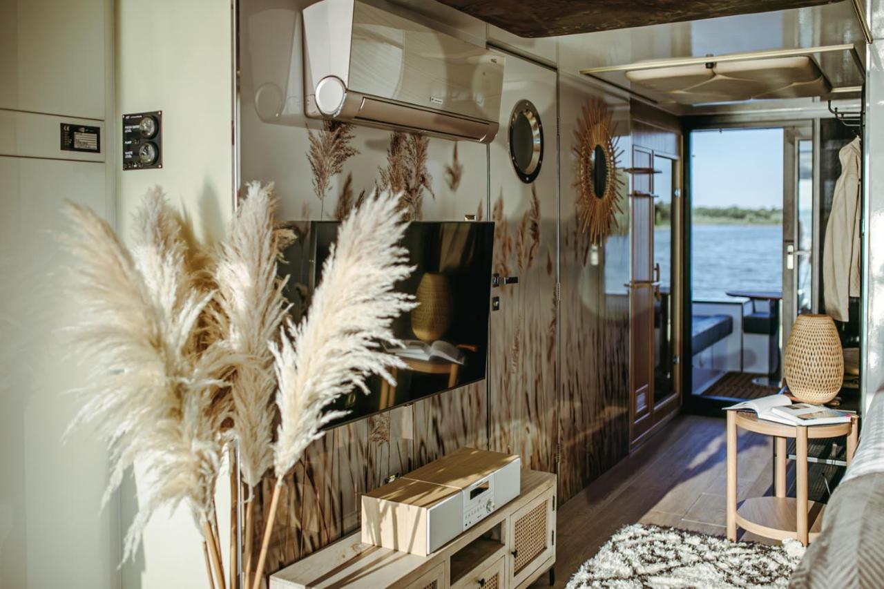 Myhouseboat 2 Hotel Moerbisch Am See Ngoại thất bức ảnh